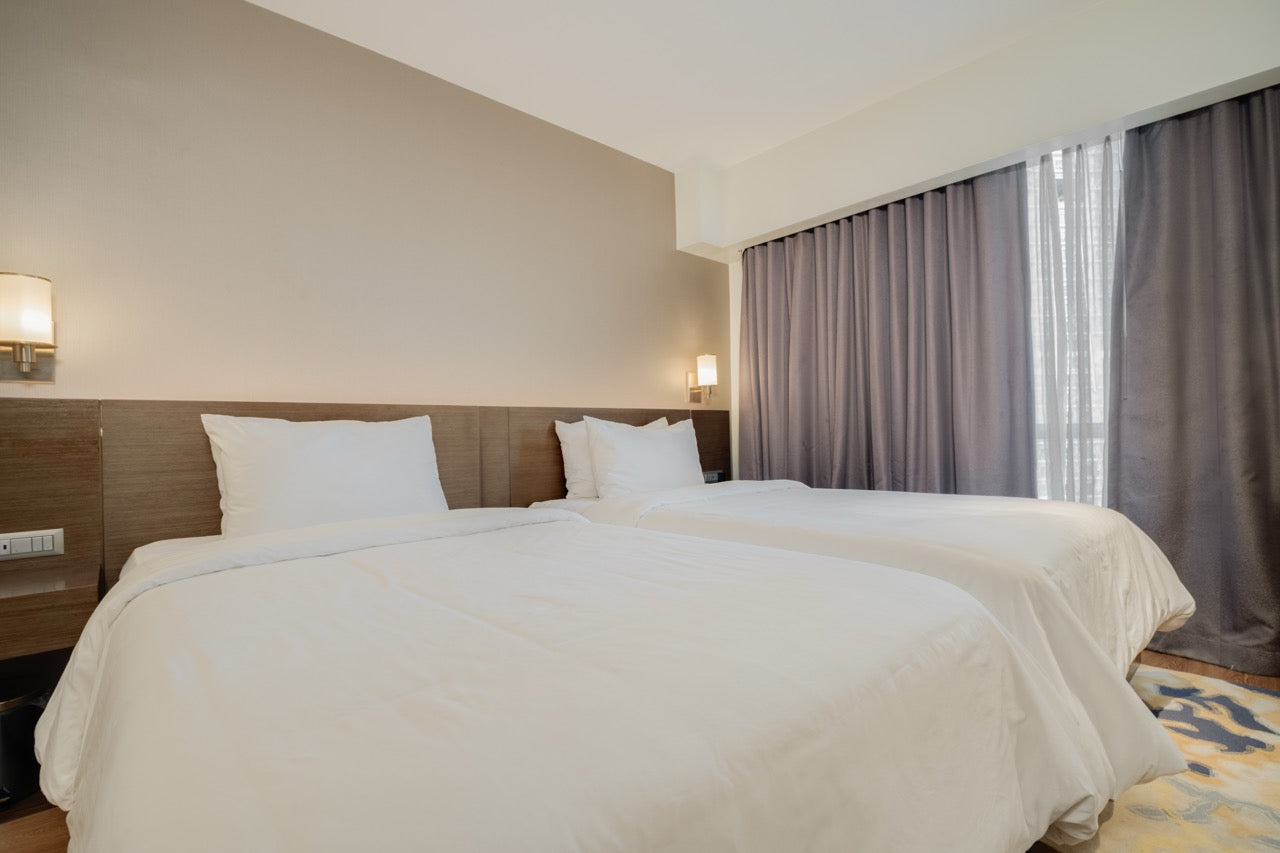 CASA HIRAYA II: Hotel Staycation at Novotel Suites near Rockwell