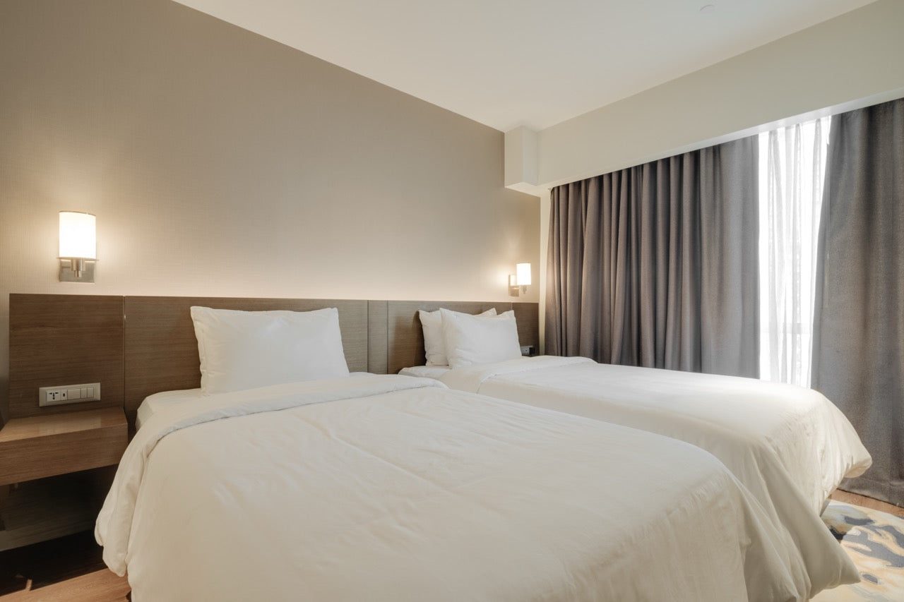 CASA HIRAYA II: Hotel Staycation at Novotel Suites near Rockwell