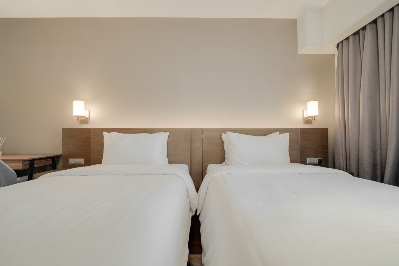 CASA HIRAYA II: Hotel Staycation at Novotel Suites near Rockwell