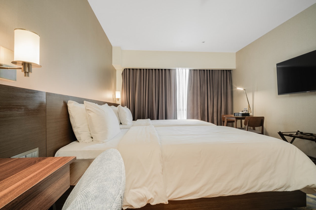 CASA HIRAYA II: Hotel Staycation at Novotel Suites near Rockwell