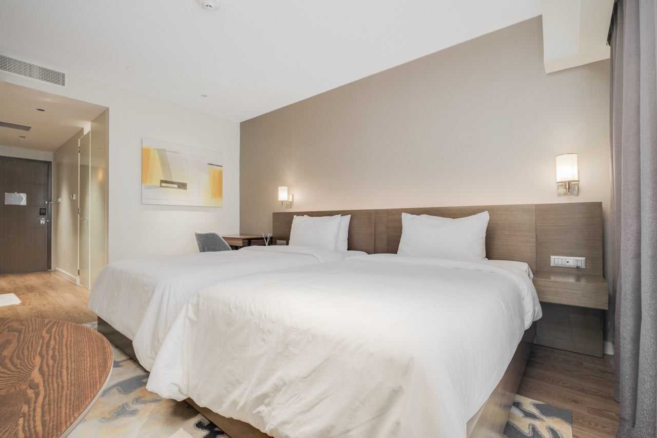CASA HIRAYA II: Hotel Staycation at Novotel Suites near Rockwell