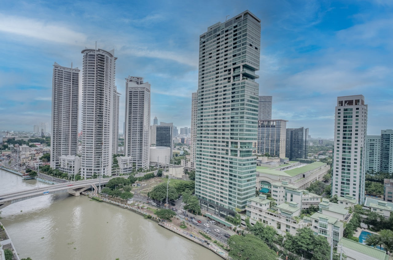 CASA HIRAYA II: Hotel Staycation at Novotel Suites near Rockwell