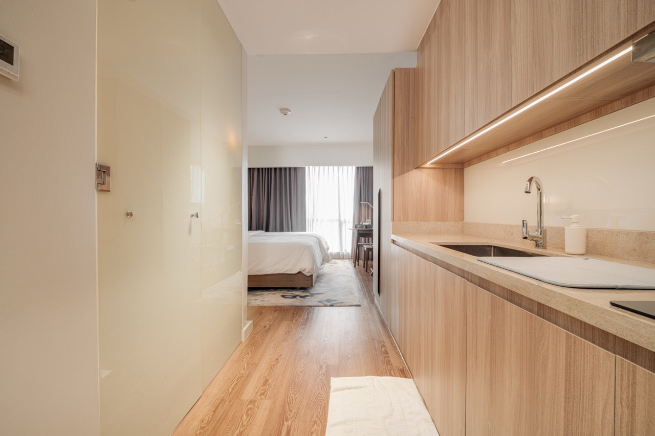 CASA HIRAYA II: Hotel Staycation at Novotel Suites near Rockwell