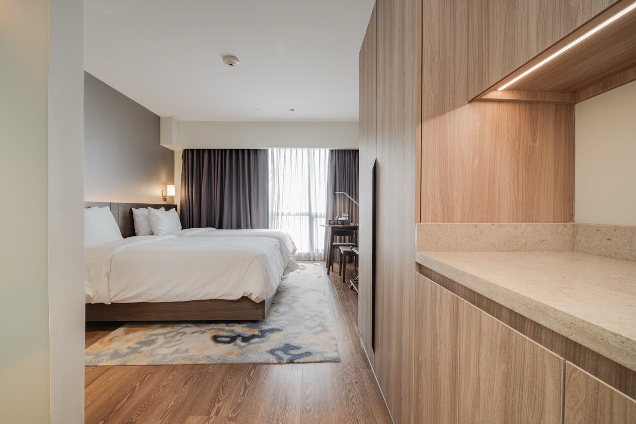 CASA HIRAYA II: Hotel Staycation at Novotel Suites near Rockwell