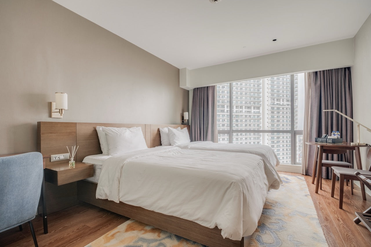 CASA HIRAYA II: Hotel Staycation at Novotel Suites near Rockwell