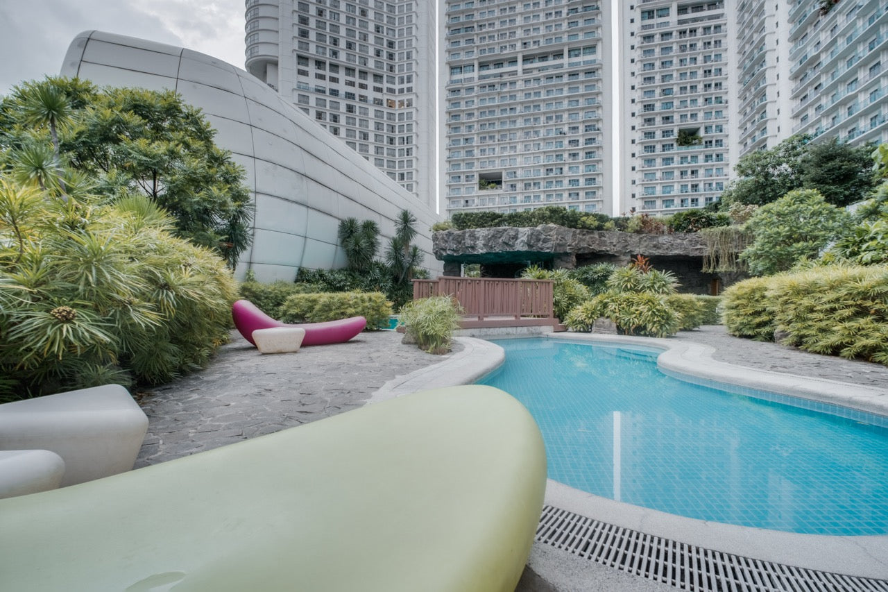 CASA HIRAYA II: Hotel Staycation at Novotel Suites near Rockwell