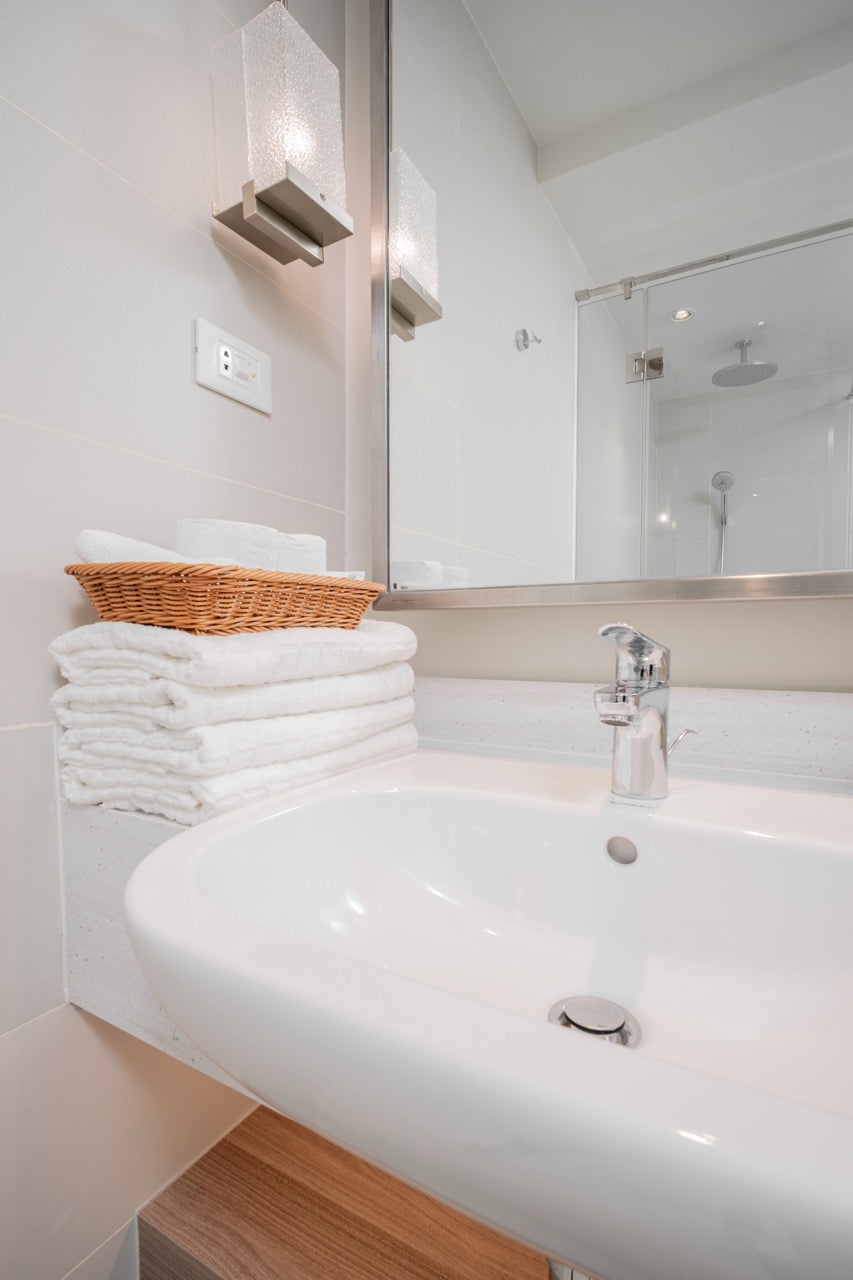 CASA HIRAYA II: Hotel Staycation at Novotel Suites near Rockwell