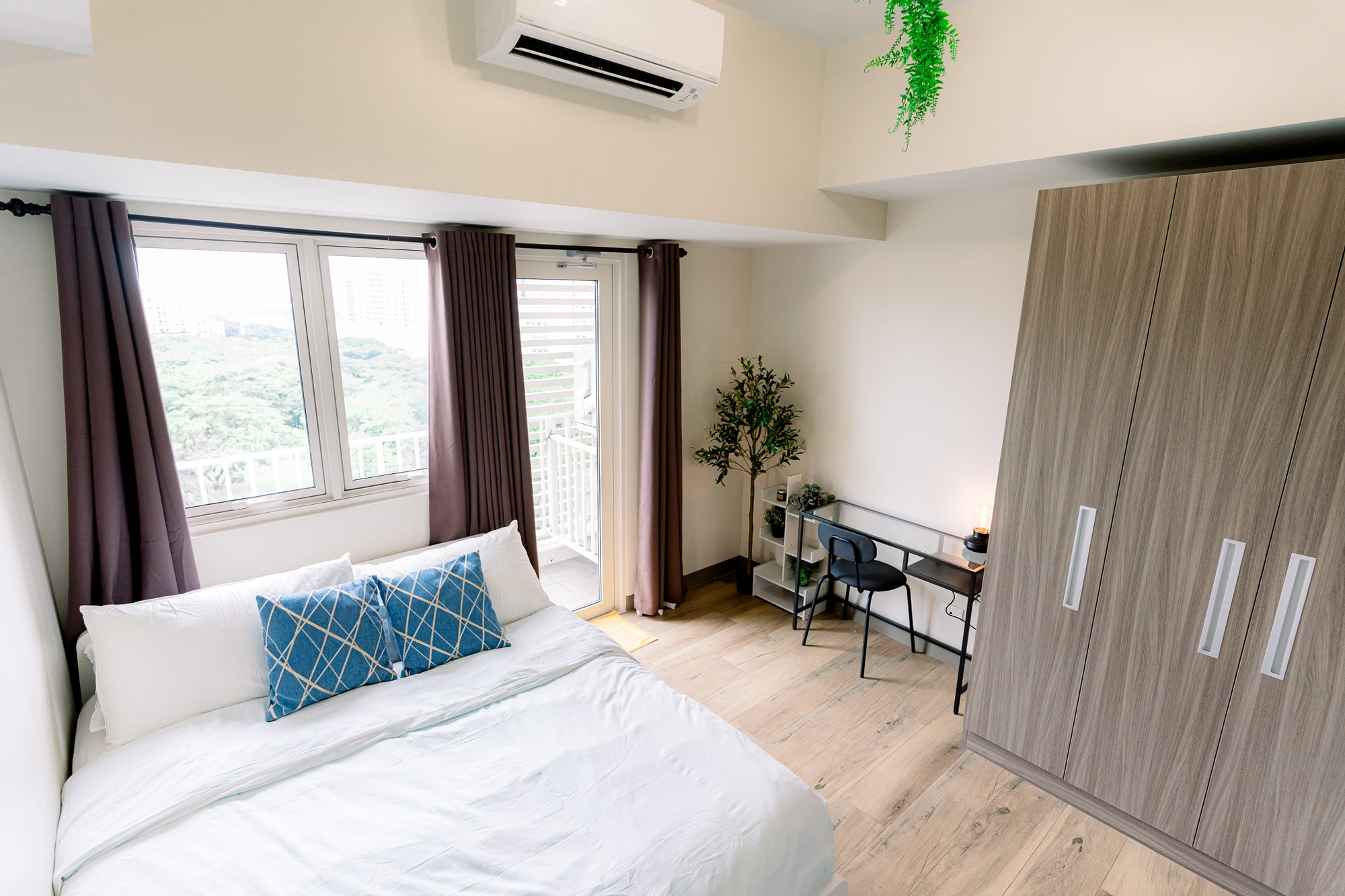 CASA HIRAYA I: Modern 1BR in BGC | Netflix, Gym, Game Room + WiFi